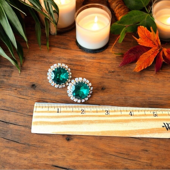 VINTAGE Emerald Green Rhinestone Clip-On Earrings - Picture 7 of 8
